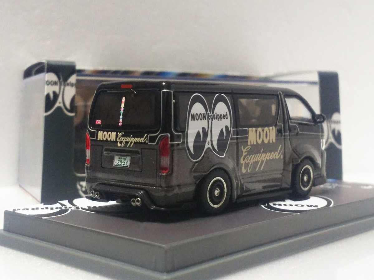 Amazon | Tarmac 1/64 ミニカー ハイエース ムーンアイズ ワイドボディ